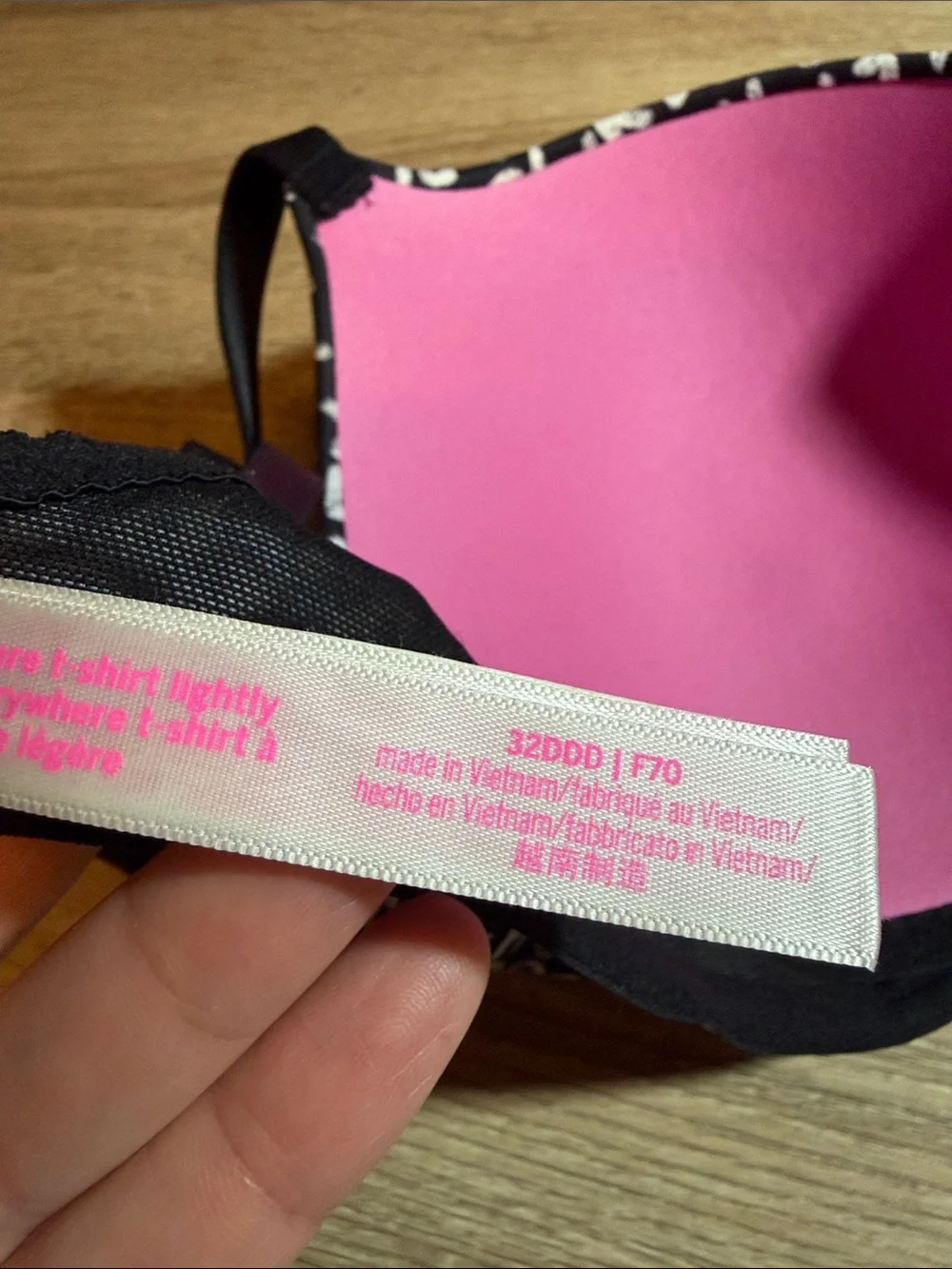 PINK Victoria's Secret Black & White Logo Bra Size 32DDD Wear Everywhere Bra 058